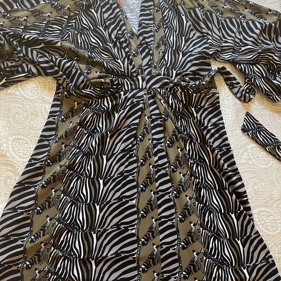 Banana Republic Issa London Collection Dress, Olive Zebra-printed  Kimono, sz 12 - Picture 3 of 13